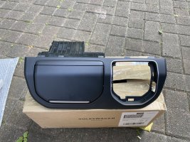 VW Centre console and gearstick surround.jpeg