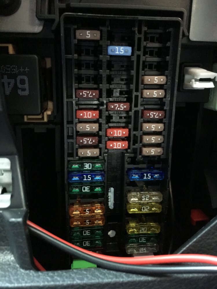 Volkswagen Transporter T5.1 Fuse Box Diagram [2010–2015], by Cars Fuse