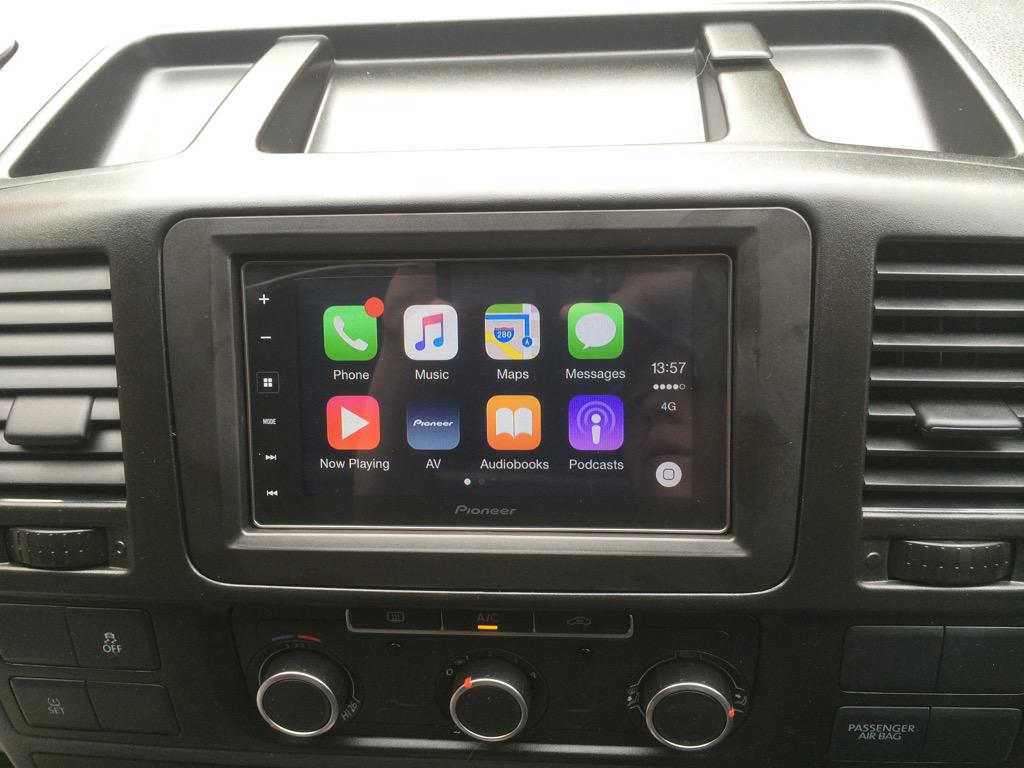 VW-Transporter-CarPlay.jpg